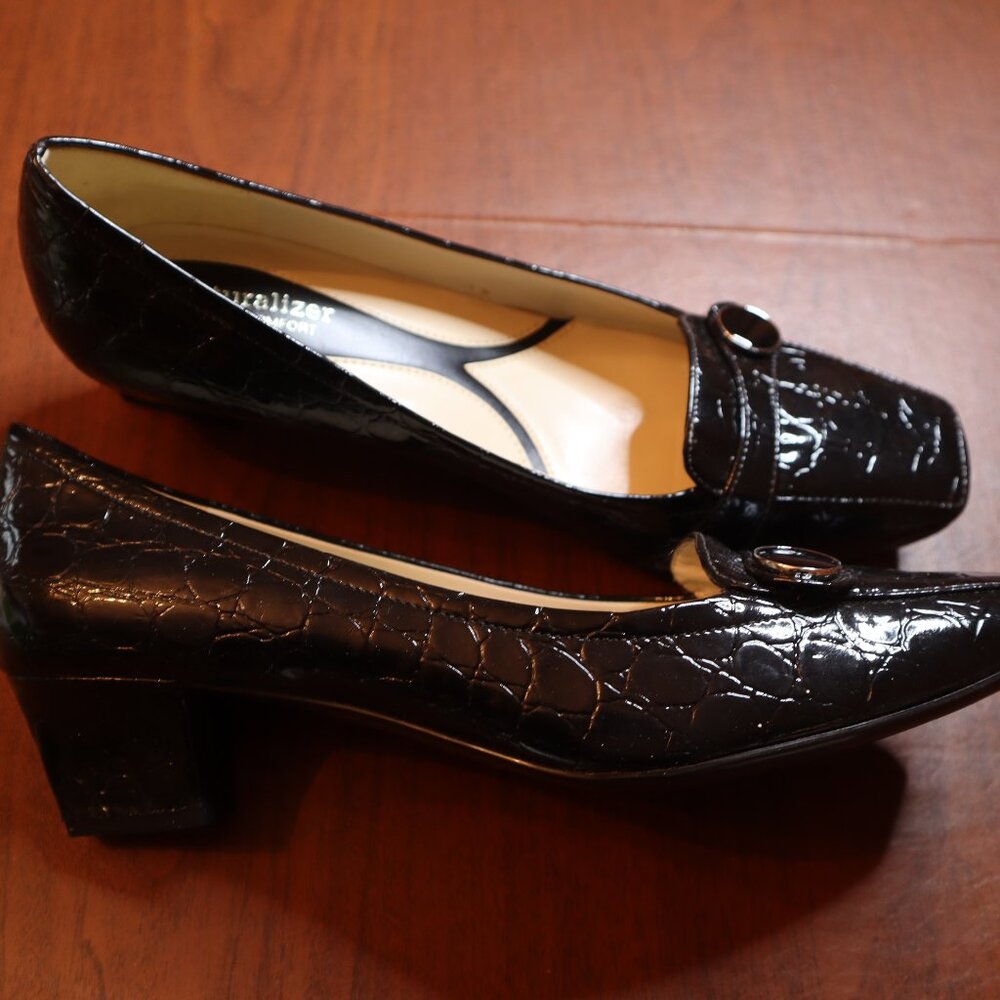 Naturalizer Fulton Block Heel Loafers – Black Croc Patent – Size 10 Narrow (N) –